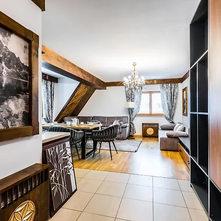 Aparthost Snowbird Apartment