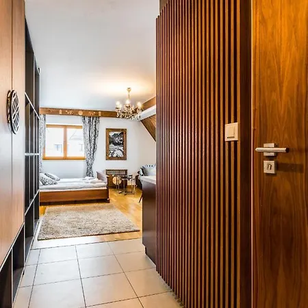 Aparthost Snowbird *