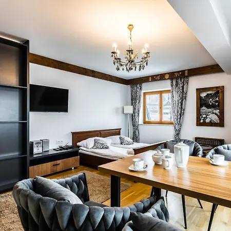 Aparthost Snowbird Apartment