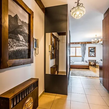 Aparthost Snowbird Apartment
