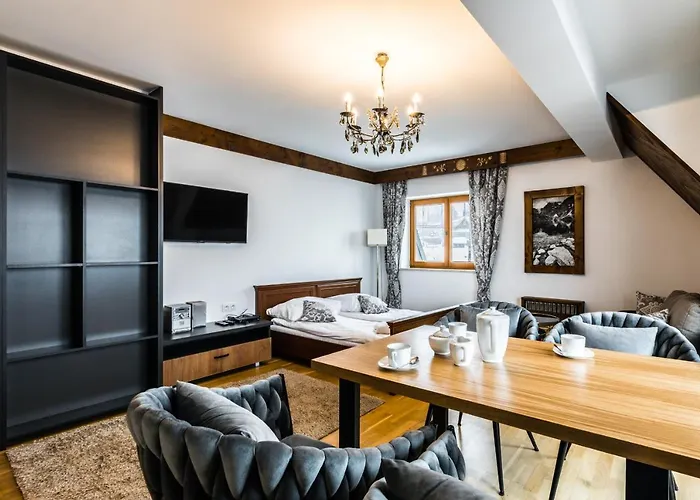 Aparthost Snowbird דירה